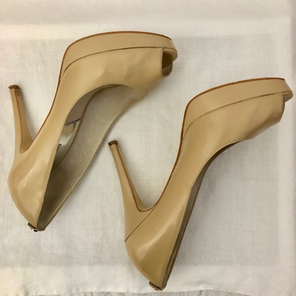 MICHAEL Michael Kors Nude/Tan Peep Toe Heel. Size 8 - Picture 5 of 8